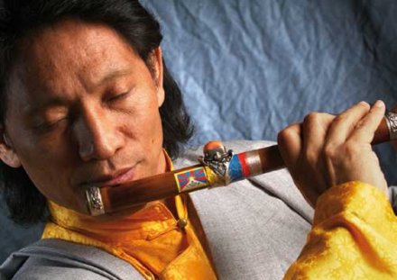 Discovering the Male Tone of a Singing Bowl