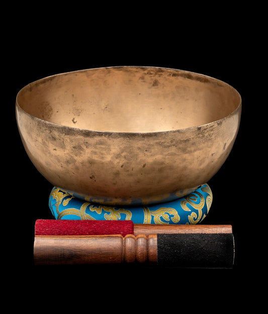 Antique Thadobati Singing Bowl  E 82Hz (Near Concert Pitch) 8.75" A15868