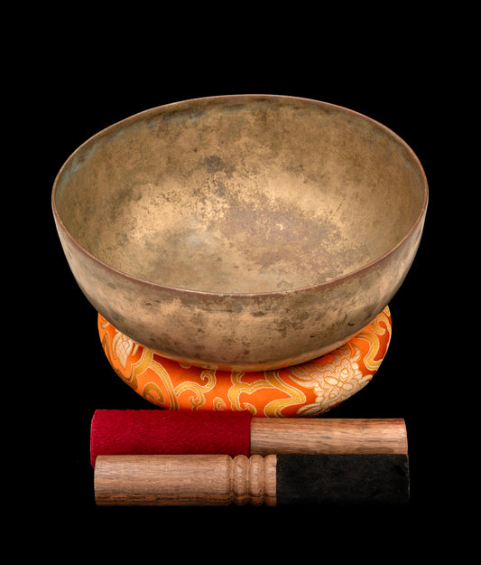 Antique Thadobati Singing Bowl  F 86Hz (Near Concert Pitch) 9" A15871