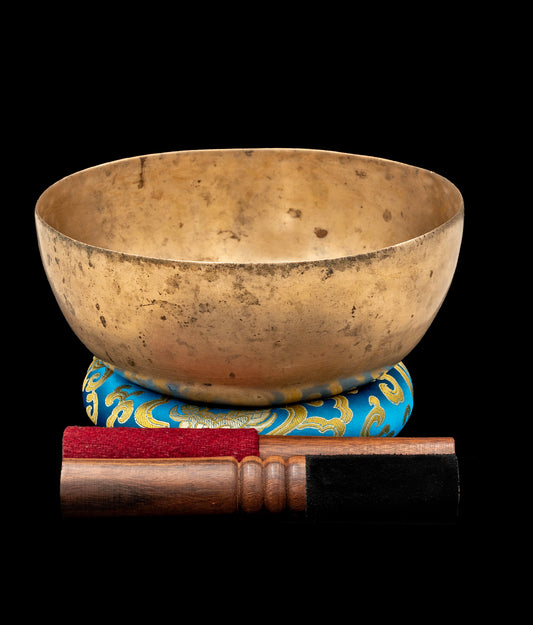 Antique Thadobati Singing Bowl E2 82Hz (Near Concert Pitch) 8" A15875
