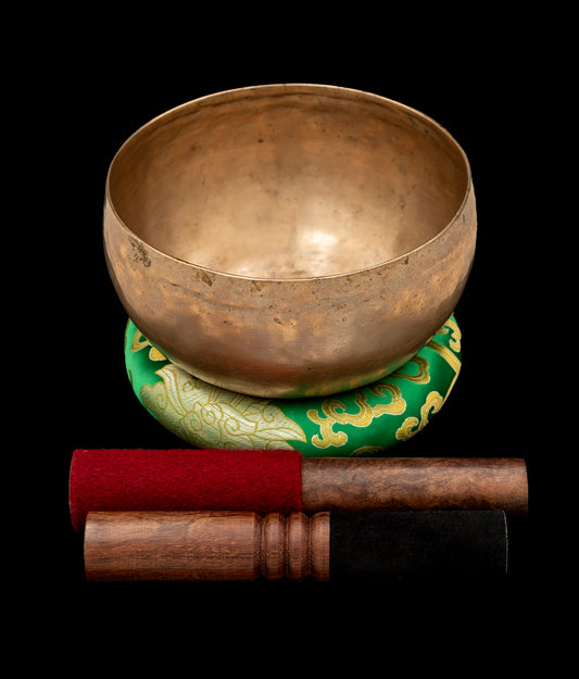Antique Thadobati Singing Bowl C#3 138Hz (Near Concert Pitch) 6 3/4" A16079