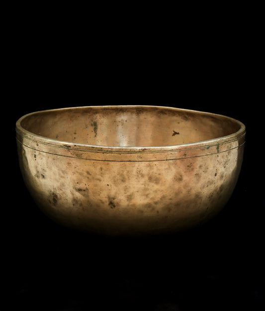 Antique Jambati Singing Bowl A2 107Hz 11" A16119