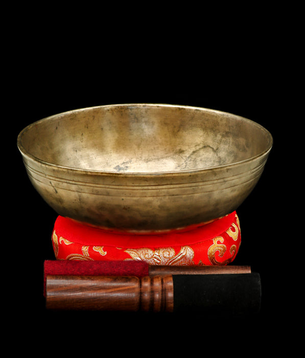 Antique Manipuri Singing Bowl D#3 155Hz 8 1/4" A16137