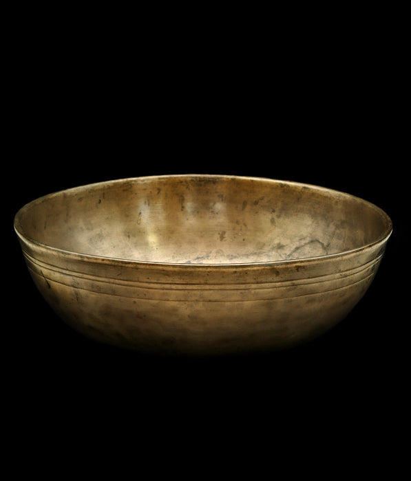 Antique Manipuri Singing Bowl D#3 155Hz 8 1/4" A16137