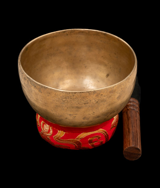 Antique Thadobati Singing Bowl D#4 311Hz (Concert Pitch) 5" A16169