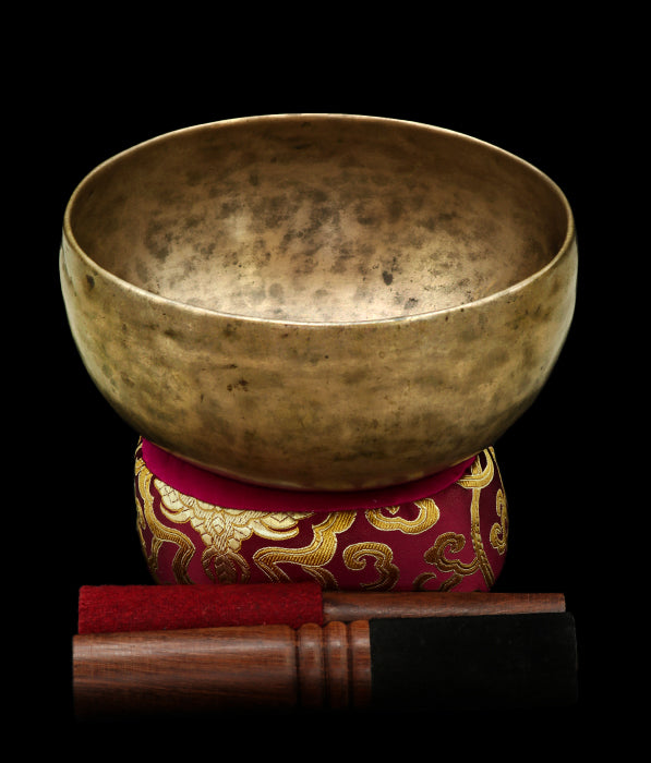 Antique Cobrebati Singing Bowl C#3 133Hz 7 1/2" A16193