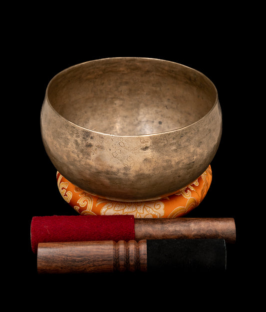 Antique Cobrebati Singing Bowl D#3 152Hz 7" A16087
