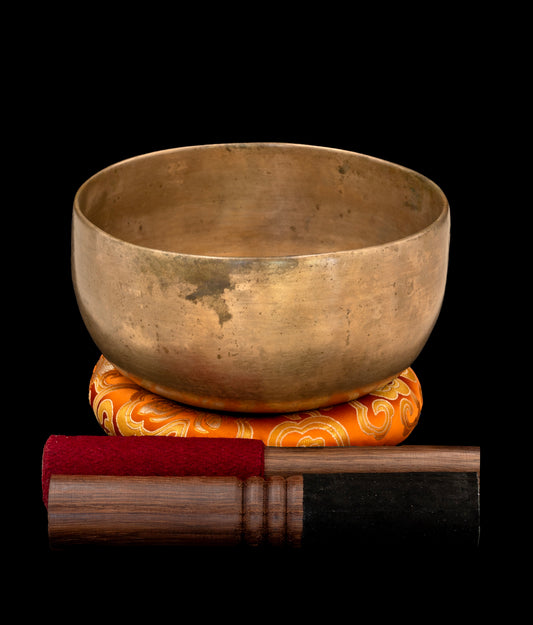 Antique Thadobati Singing Bowl F# 180Hz 7 1/4" A16095