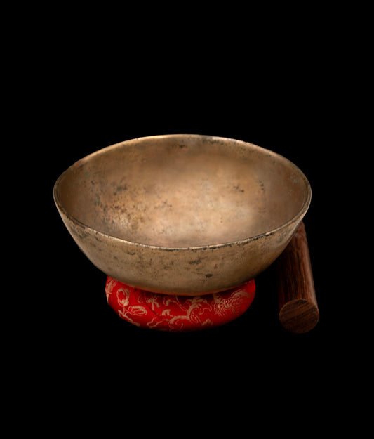 Antique Manipuri Singing Bowl D 291Hz 5.25" A16120