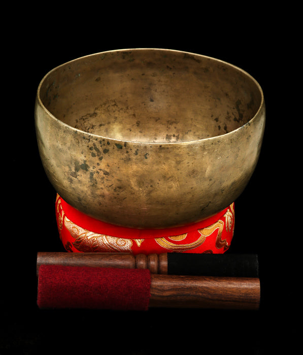 Antique Thadobati Singing Bowl F#3 180Hz 7 1/4" A16179