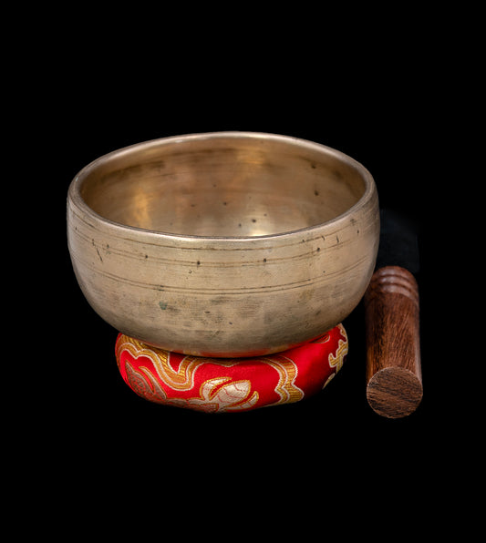 Antique Void Singing Bowl F#5 725Hz 4 1/2" A16287