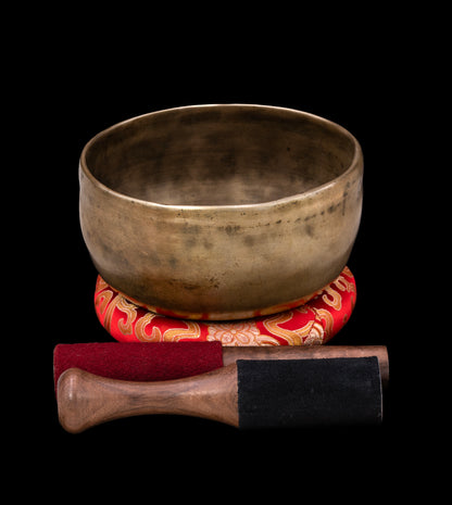 Antique Thadobati Singing Bowl B3 240Hz 7" A16292