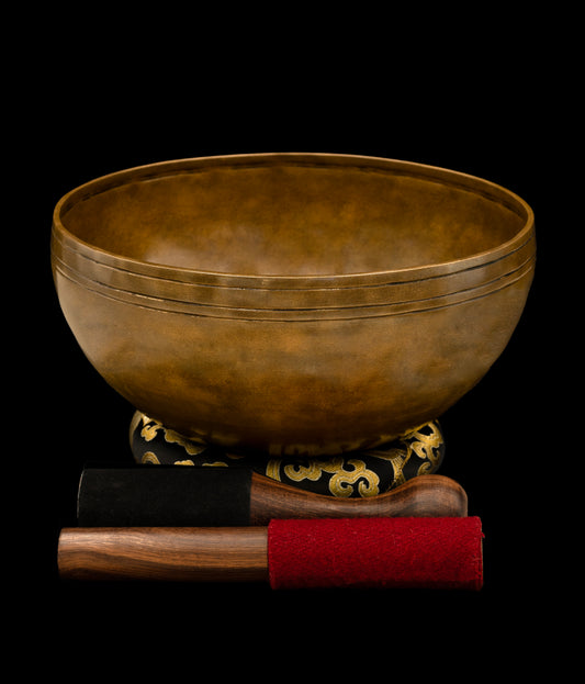 New Release: Antique Finish Mahakala Singing Bowl B2 123Hz  10" N16495
